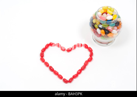 Jellybean cuore con il vaso pieno di jellybeans Foto Stock