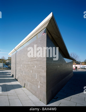 Pubblico Loo, Gravesham, Regno Unito, Plastik architetti, Pubblico globale loo vista esterna. Foto Stock