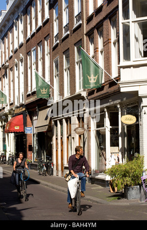 Paesi Bassi Olanda meridionale Provincia, l'Aia, Molenstraat, ciclisti Foto Stock