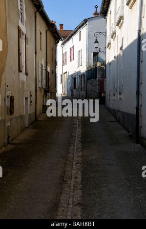 Stock Foto di un tipico villaggio francese strada laterale la foto è stata scattata in Chasseneuil in Poitou Charente regione della Francia Foto Stock