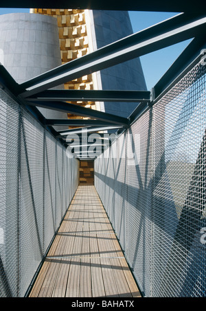 Vulcania, Commune de Saint Ours Les Roches, Francia, Hans Hollein, Vulcania passerelle. Foto Stock