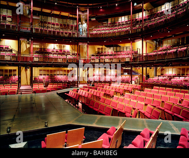 Rsc Courtyard Theatre, Stratford Upon Avon, Regno Unito, Ian Ritchie Architects, Rsc Courtyard Theatre interni - stadio. Foto Stock
