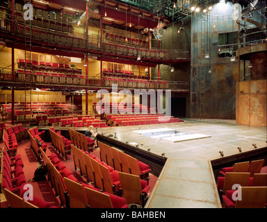 Rsc Courtyard Theatre, Stratford Upon Avon, Regno Unito, Ian Ritchie Architects, Rsc Courtyard Theatre interni - stadio. Foto Stock