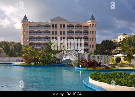 Piscina presso la gru Resort e residenze presso la spiaggia di gru, costa sud di Barbados, 'West Indies' Foto Stock