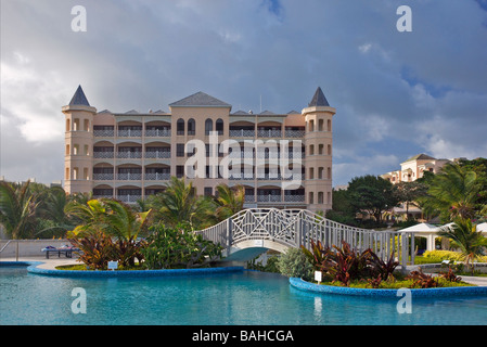 Piscina presso la gru Resort e residenze presso la spiaggia di gru, costa sud di Barbados, 'West Indies' Foto Stock