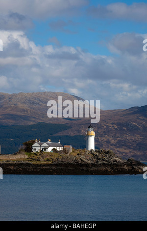 Un faro di luce attiva house, costa ovest paesaggio costiero situato sull'Oronsay tidal isola in isola di Skye. Ebridi Interne, Scotland, Regno Unito Foto Stock