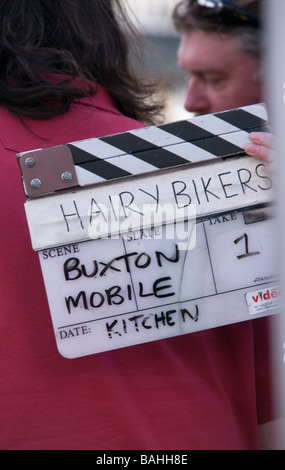 La Hairy Bikers celebrity chef alimentare filmata in Buxton gardens Derbyshire Inghilterra Foto Stock