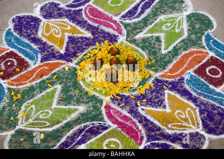 Rangoli Festival street progetti in India ha fatto durante Sankranthi Pongal o. Foto Stock