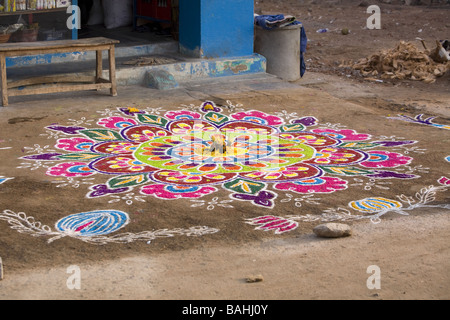 Rangoli Festival street progetti in India ha fatto durante Sankranthi Pongal o. Foto Stock