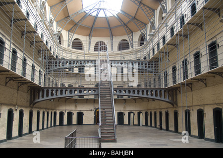 Hall di entrata e scalinata di Kilmainham Gaol, Dublino, Irlanda Foto Stock