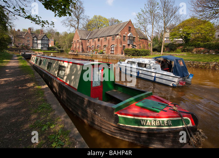 Regno Unito Inghilterra Salford Worsley barche da diporto su Bridgewater Canal presso la casa di pacchetto Foto Stock
