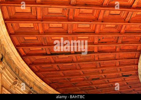 Il soffitto in legno della circolare del cortile e doppio loggiato del palazzo di Carlo V (Palacio de Carlos V),l'Alhambra Foto Stock