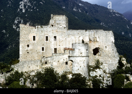 Il vecchio castello di Castelvecchio di Rocca Barbena Provincia di Savona Italia Foto Stock