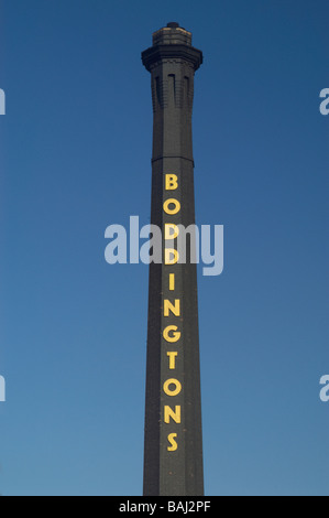 Birreria Boddingtons chimney in Salford Manchester come era prima per la produzione di birra che viene riposizionato Foto Stock