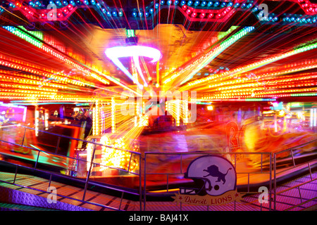 Waltzer a Bob Wilsons Luna Park Ealing Londra UK Aprile 09 Foto Stock