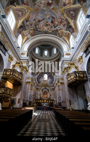 Magnifico all'interno di una chiesa Ljubljana Slovenia Europa orientale Foto Stock