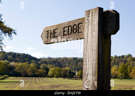 Regno Unito Inghilterra Cheshire Alderley Edge sentiero pubblico segno in stile a bordo Foto Stock