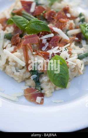 Il prosciutto di Parma e verde fagiolo Risotto Foto Stock