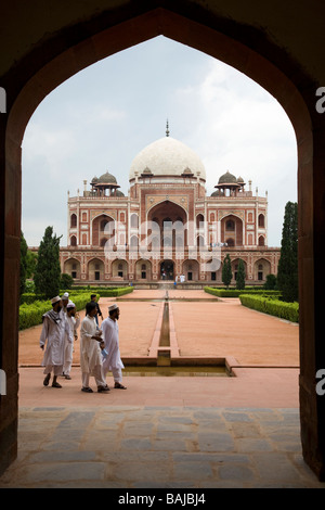 Tomba di Humayun imperatore (Humayuns tomba) visto dal West Gate. Delhi, India. Foto Stock