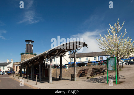 Regno Unito Gloucestershire Foresta di Dean Cinderford il triangolo Dame Muriel Powell Memorial Clock Tower primavera Foto Stock