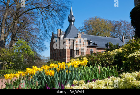 Il Giardino del Castello di Groot-Bijgaarden è una popolare destinazione turistica durante la primavera in Belgio. Foto Stock