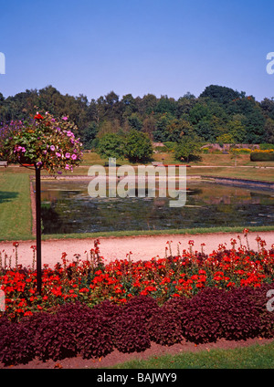 Eagle stagno e giardini, Newstead Abbey, Ravenshead, Nottinghamshire, England, Regno Unito Foto Stock