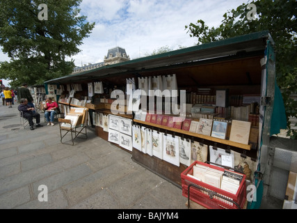 Edicole sulla riva sinistra della Senna, Parigi, Francia Foto Stock