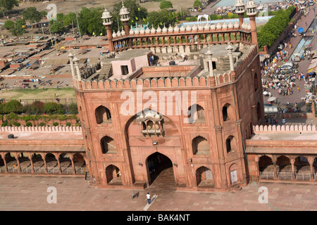 India Delhi il Forte Rosso vista della città dalla torre della Moschea di perla Moti Masjid Foto Stock