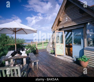 Lamper house casa lamper dittisham devon progettato Roderick James costruito carpenter bosco di querce esterno decking in legno aperto Foto Stock