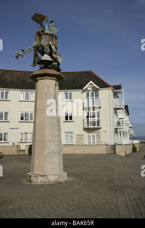 Città di Swansea, Galles. Robert Conybear creato torre faro scultura a Swansea Marina lungomare. Foto Stock