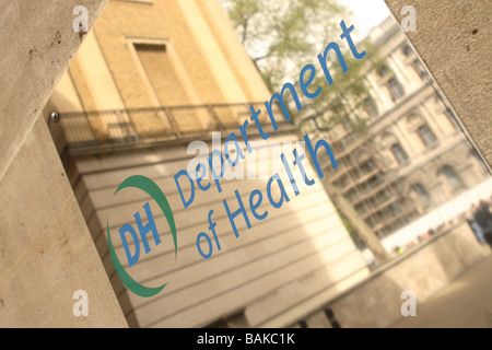 DH Dipartimento della sanità del governo segno ingresso edificio in Whitehall London Foto Stock