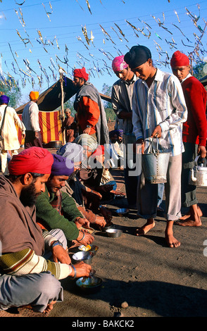 India, stato del Punjab, Anandpur Sahib, pasto comunitario, Langar Foto Stock