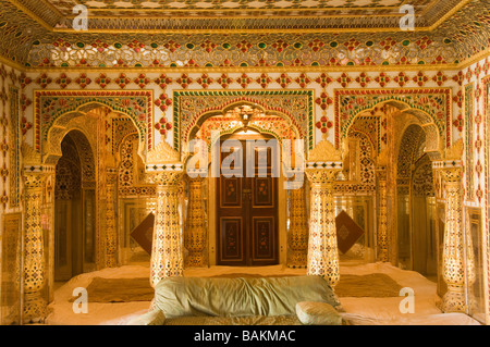 La città di Jaipur Palace Museum di Sawai Man Singh II all'interno del Chandra Mahal Rajasthan in India Foto Stock