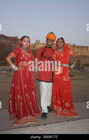 Danzatrici indiane in abbigliamento tradizionale Jaipur India Rajasthan Foto Stock