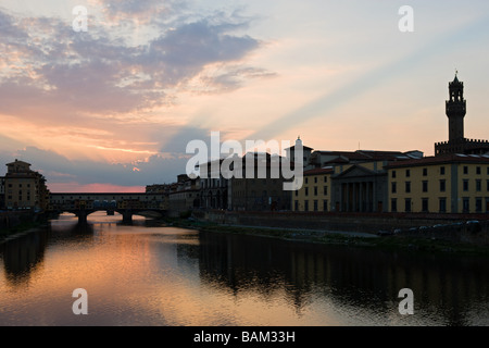 Il fiume Arno a Firenze Foto Stock