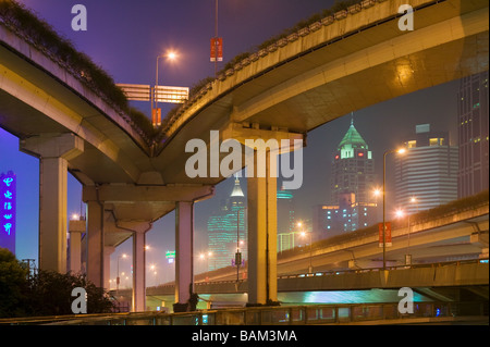 Autostrada sopraelevata a Shanghai Foto Stock