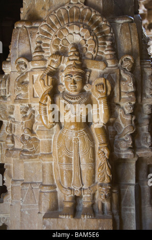 Scolpite statue in arenaria nel tempio Jain Jaisalmer Foto Stock