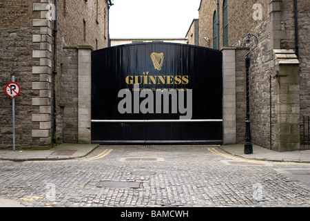 La fabbrica della Guinness Storehouse e museo in Dublino Irlanda Foto Stock