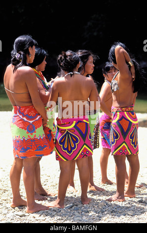 Panama, Panama e province del colon, Chagres National Park, Parque Nacional Chagres, gruppo di Embera le donne indiane Foto Stock