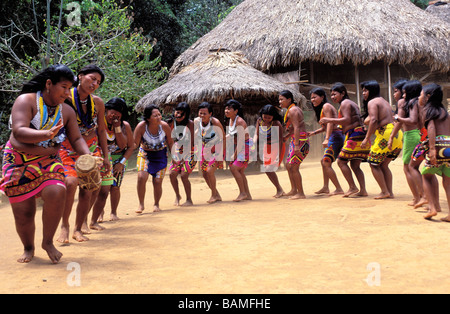 Panama, Panama e province del colon, Chagres National Park, Parque Nacional Chagres, Embera balli indiani Foto Stock