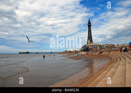 La Blackpool Tower e North Pier Foto Stock