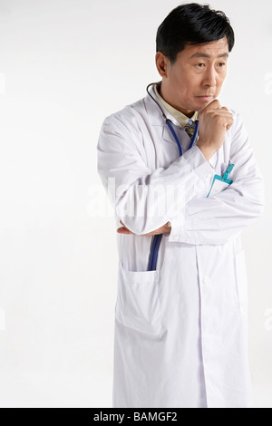 Ritratto di un medico in camice bianco Foto Stock