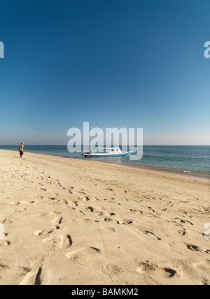 Orme su una spiaggia in Lombok Indonesia. Foto Stock