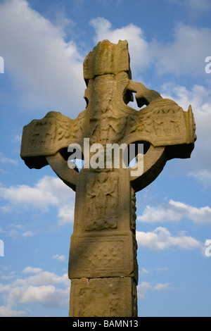 Parete ovest del Ardboe alta croce risalente al X secolo County Tyrone Irlanda del Nord Regno Unito Foto Stock