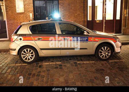 Auto della polizia di emergenza con luci blu lampeggiante, Londra, Inghilterra Foto Stock