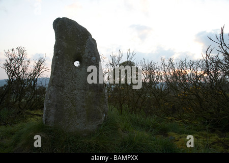 Il holestone pietra permanente a Newtownabbey County Antrim Irlanda del Nord è un antico celtico pietra permanente Foto Stock