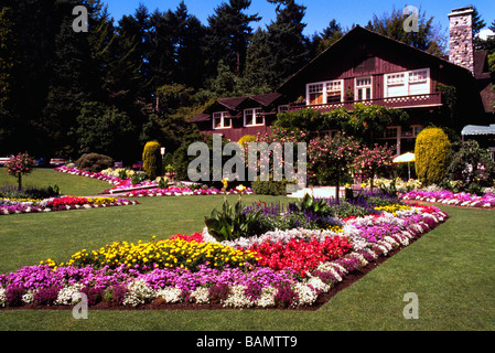 Fiori che sbocciano in giardini a Stanley Park Pavillion Vancouver British Columbia Canada in estate Foto Stock