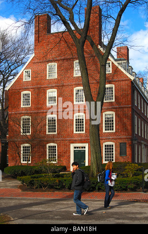 Lo stile coloniale Massachusetts Hall, ufficio del presidente della Harvard University di Cambridge, Massachusetts, STATI UNITI D'AMERICA Foto Stock