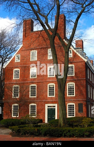 Lo stile coloniale Massachusetts Hall, ufficio del presidente della Harvard University di Cambridge, Massachusetts, STATI UNITI D'AMERICA Foto Stock