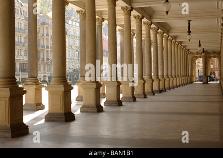 Il colonnato Mill Karlovy Vary Repubblica Ceca Europa Foto Stock